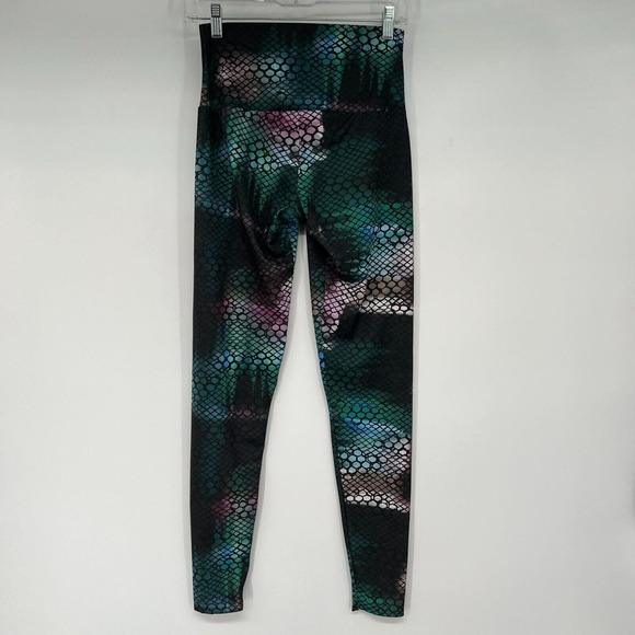 Onzie Leggings Womens M Green Brown Blue Print Rainbow Leopard Capri Pull On - Picture 3 of 7